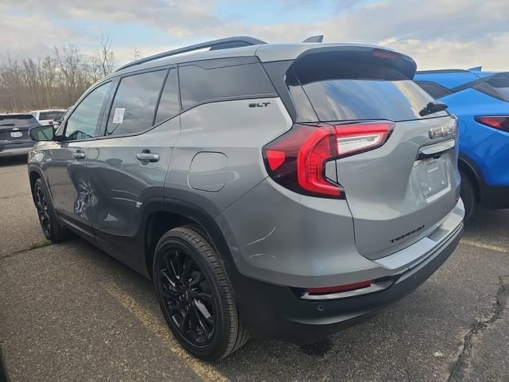 Used 2024 GMC Terrain SLT SUV