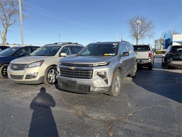 2025 Chevrolet Traverse photo 3