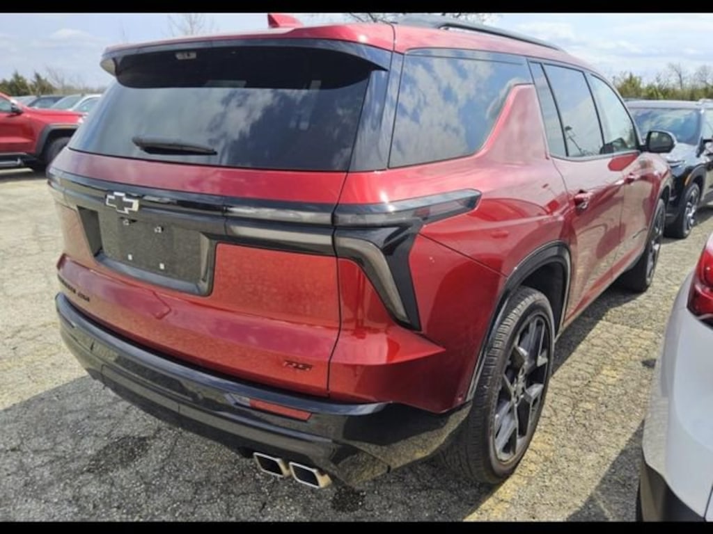 Used 2025 Chevrolet Traverse RS SUV