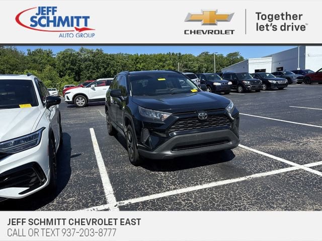 2019 Toyota RAV4 LE FWD's photo