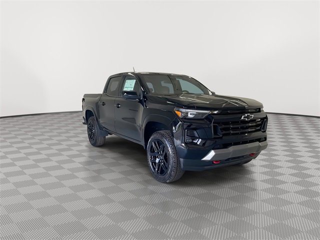 2025 Chevrolet Colorado Z71 photo 2