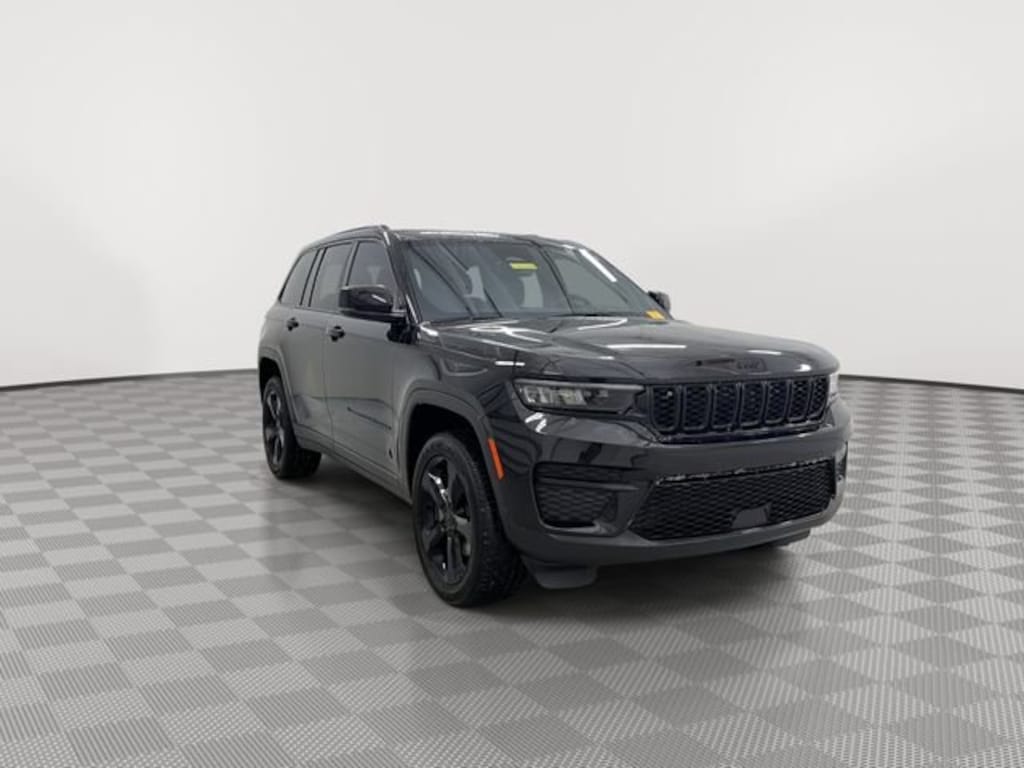 Used 2024 Jeep Grand Cherokee Altitude X 4x4 SUV