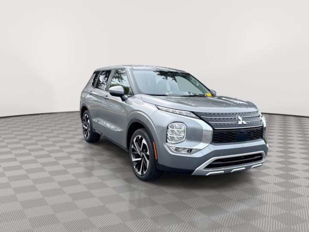 Used 2023 Mitsubishi Outlander SE