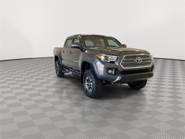 2017 Toyota Tacoma SR5 photo 2