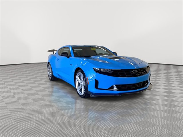 2022 Chevrolet Camaro LT1 photo 2