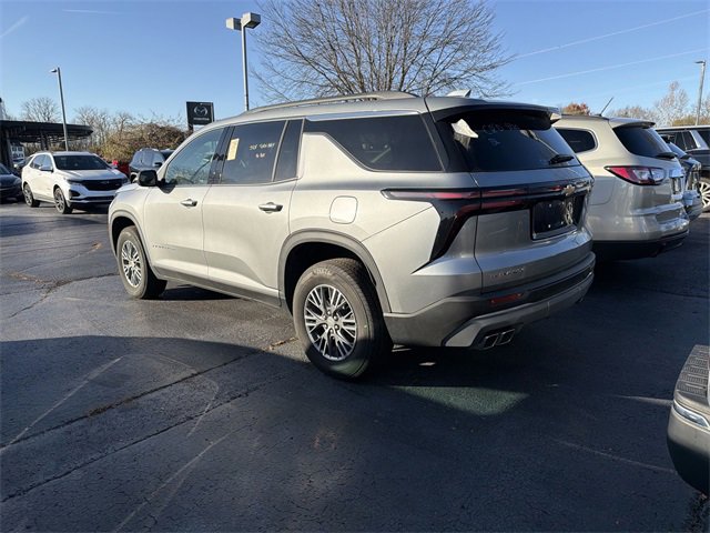 2025 Chevrolet Traverse photo 2