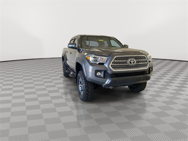 2017 Toyota Tacoma SR5 photo 3