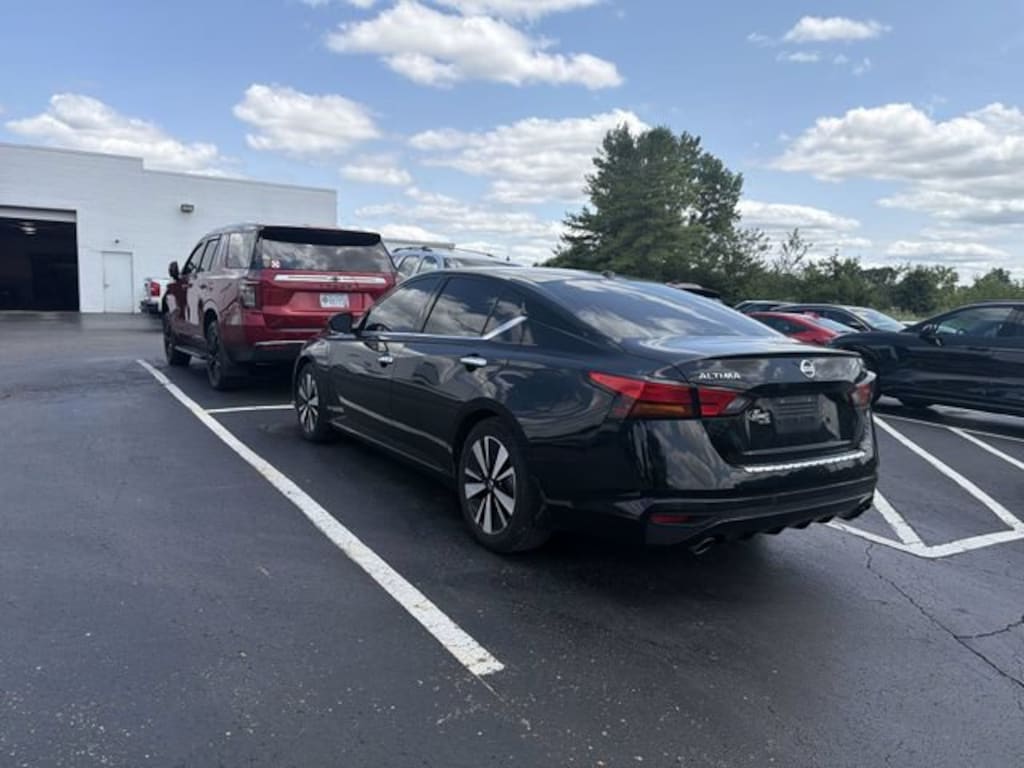 Used 2021 Nissan Altima SL FWD Sedan