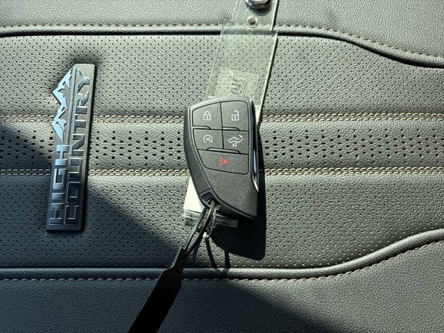 2026 Chevrolet Silverado 3500 HD High Country - Photo 41