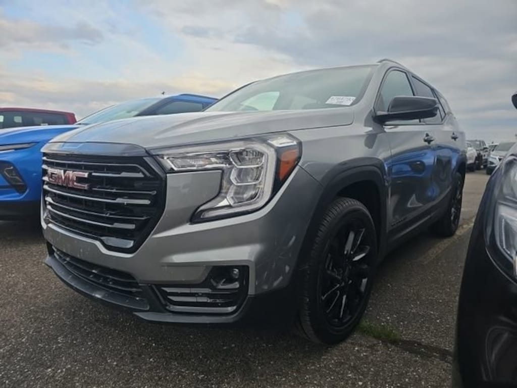 Used 2024 GMC Terrain SLT SUV