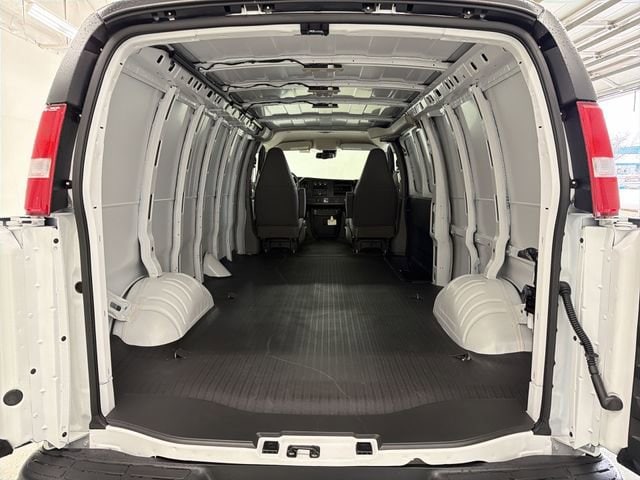2026 Chevrolet Express Cargo Work Van - Photo 18