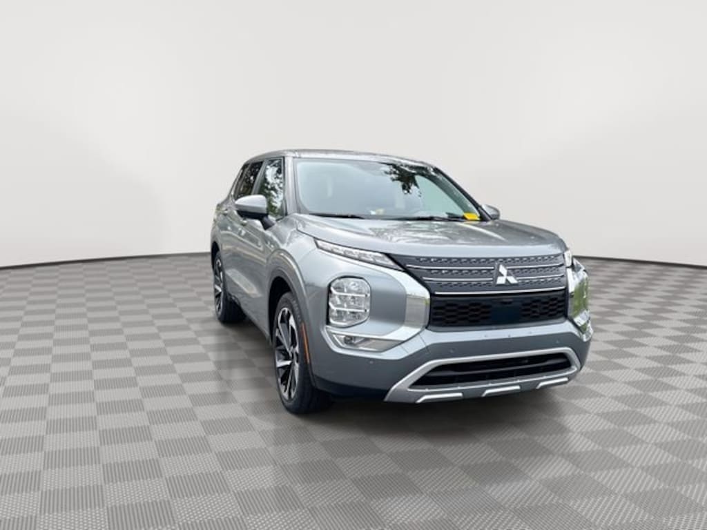 Used 2023 Mitsubishi Outlander SE