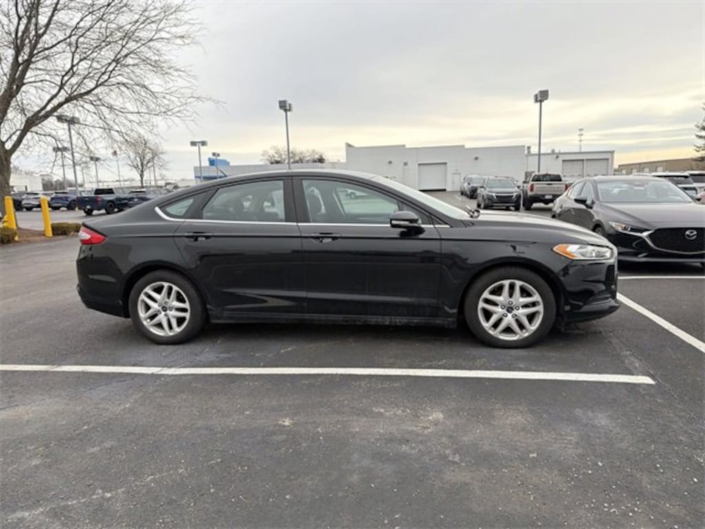 Used 2016 Ford Fusion SE