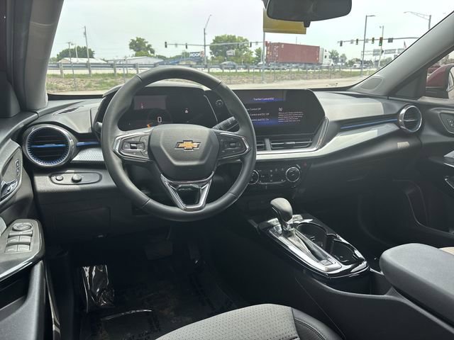 2025 Chevrolet Trax LT - Photo 17