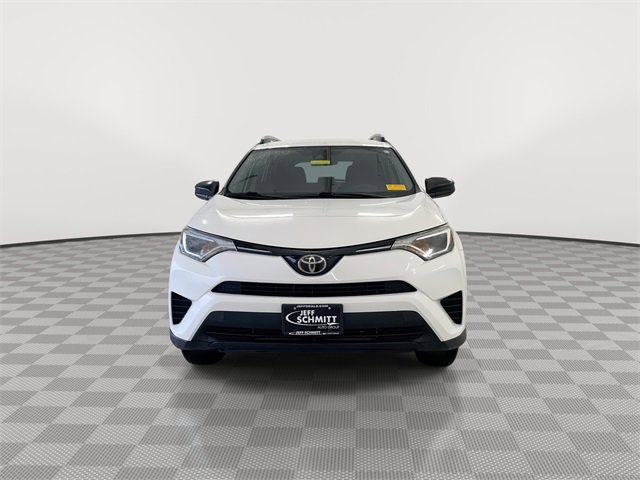 2017 Toyota RAV4 LE photo 3