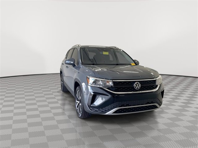 2023 Volkswagen Taos SE photo 3