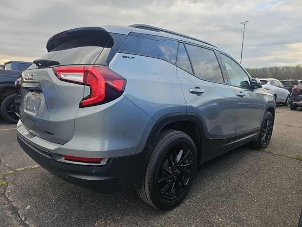 Used 2024 GMC Terrain SLT SUV