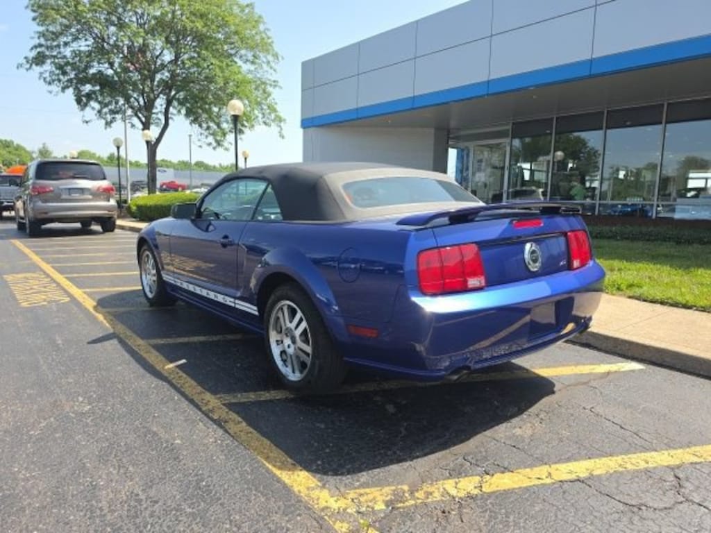 Used 2005 Ford Mustang GT Deluxe