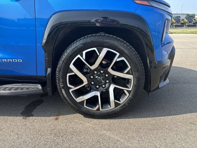 2025 Chevrolet Silverado EV RST - Photo 15