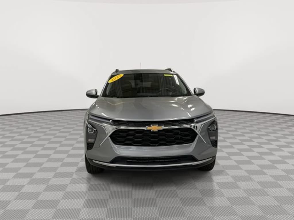 Used 2025 Chevrolet Trax LT SUV