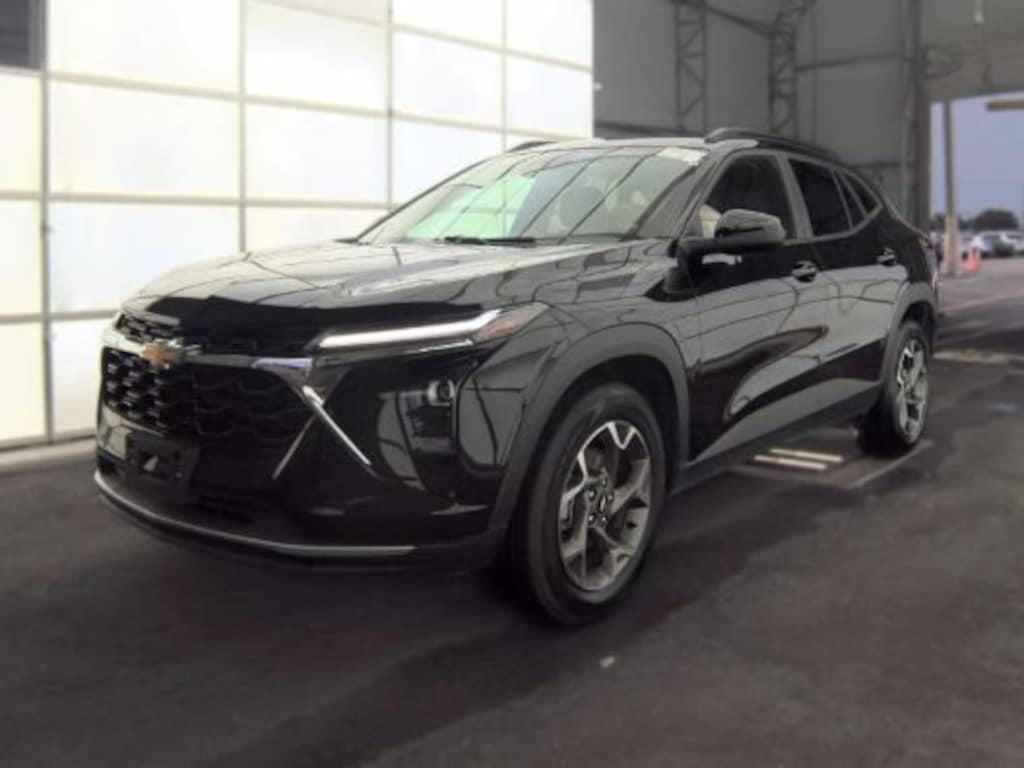 Used 2025 Chevrolet Trax LT SUV