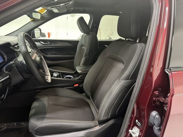 2024 Jeep Grand Cherokee Laredo - Photo 19