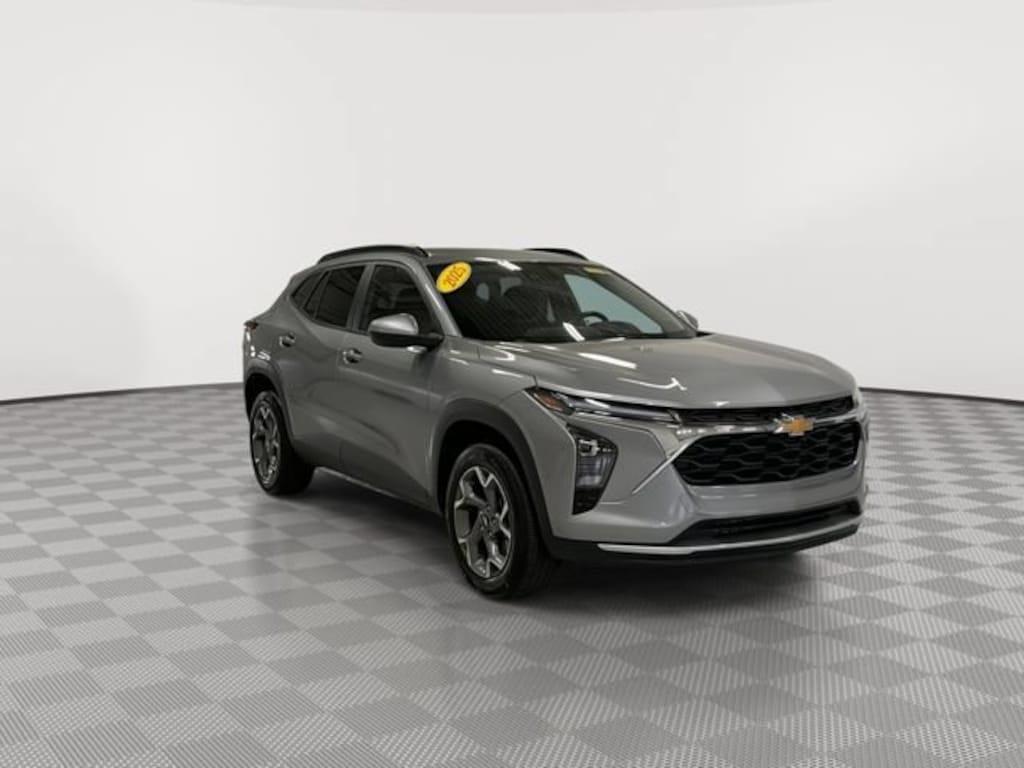 Used 2025 Chevrolet Trax LT SUV