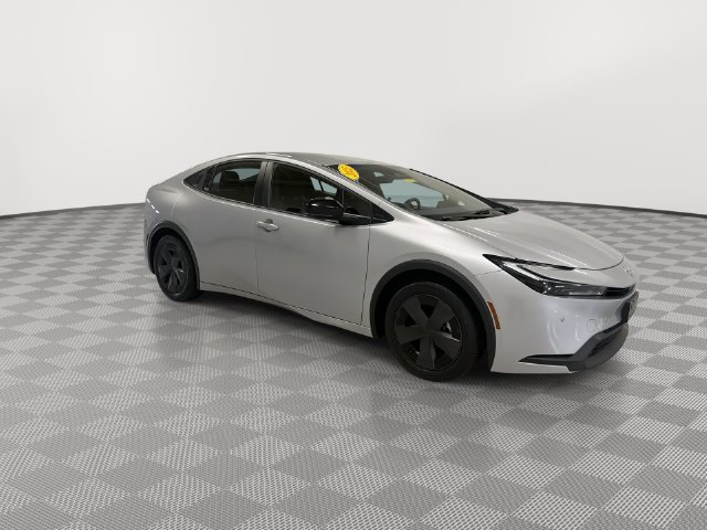 2025 Toyota Prius LE - Photo 12