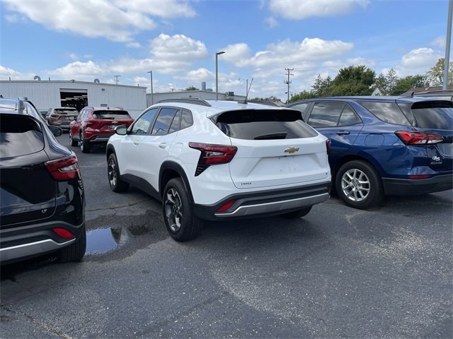 2024 Chevrolet Trax LT photo 3