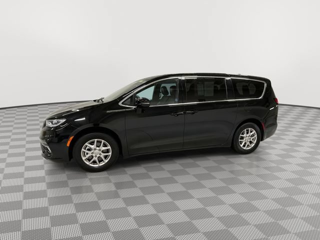 2025 Chrysler Pacifica Select - Photo 7