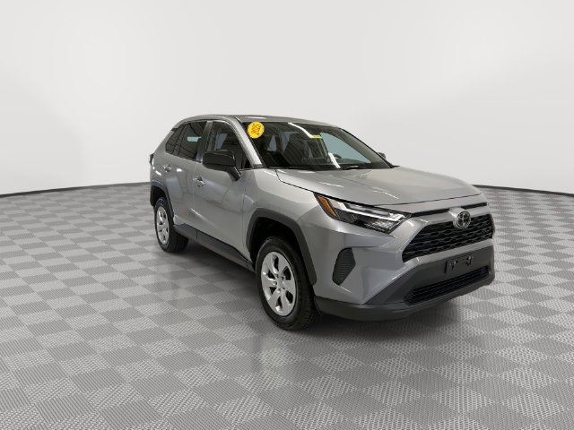 2025 Toyota RAV4 LE - Photo 3