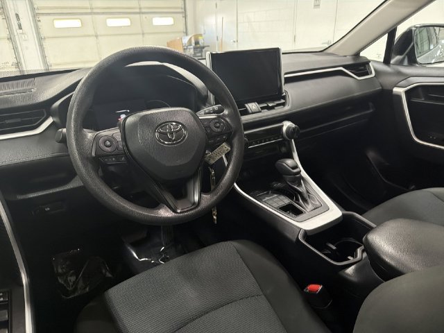 2025 Toyota RAV4 LE - Photo 18