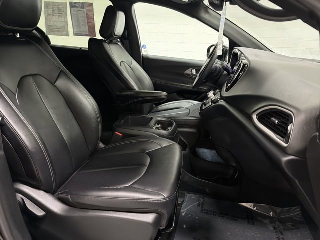 2025 Chrysler Pacifica Select - Photo 20