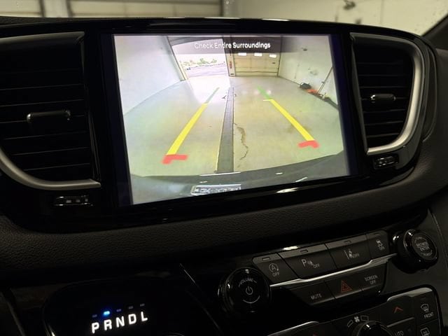 2025 Chrysler Pacifica Select - Photo 26