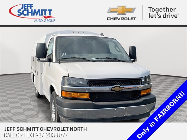 2025 Chevrolet Express Cutaway Base's photo