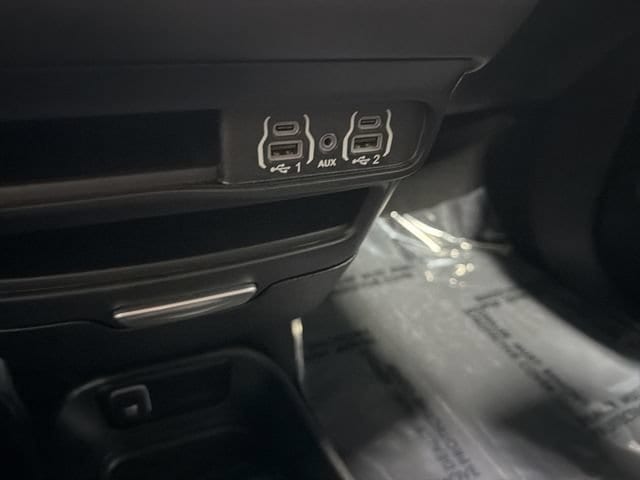2025 Chrysler Pacifica Select - Photo 27