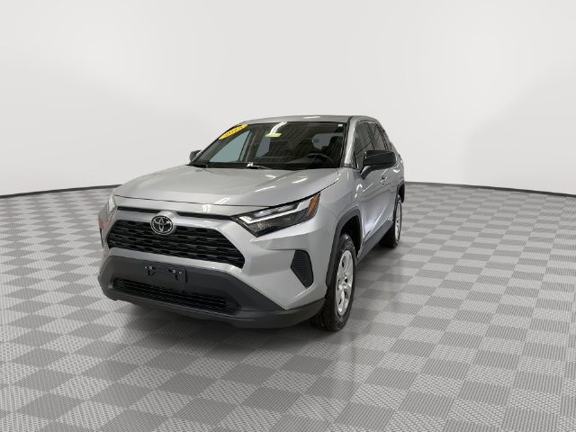 2025 Toyota RAV4 LE - Photo 5