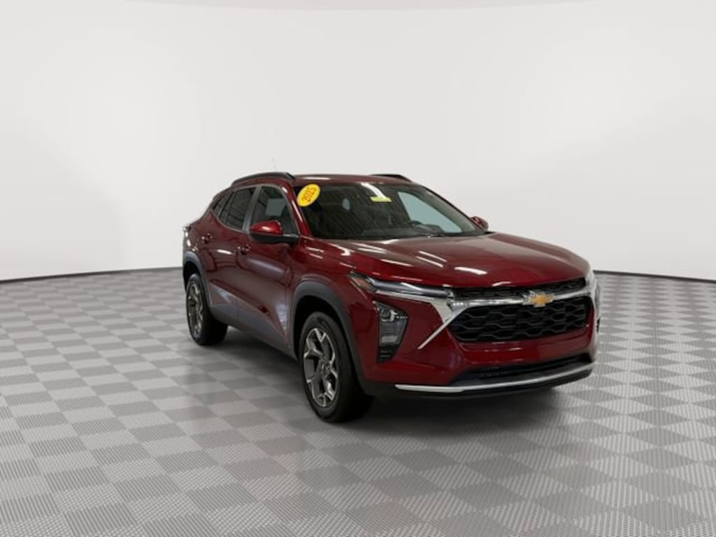 Used 2025 Chevrolet Trax LT SUV