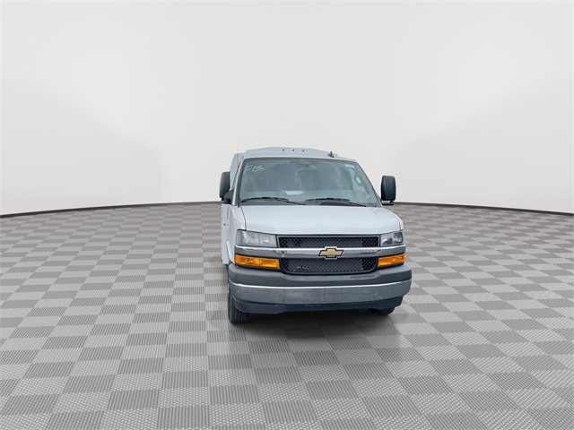 2025 Chevrolet Express 3500 Cutaway Van photo 2