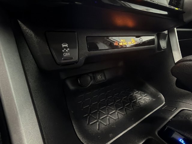 2025 Toyota RAV4 LE - Photo 27