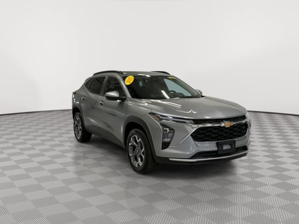 Used 2025 Chevrolet Trax LT SUV