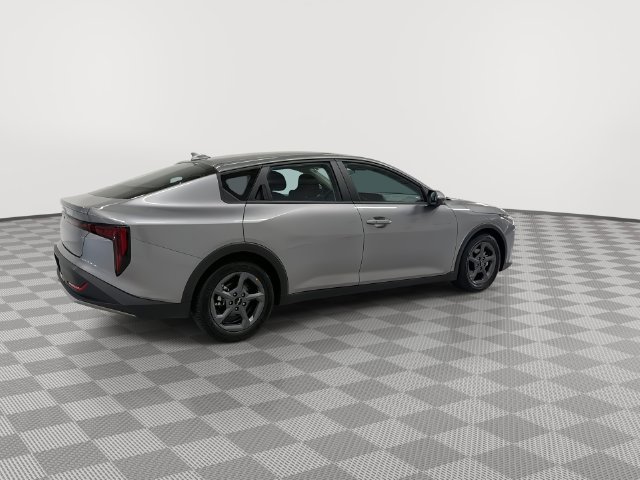 2025 Kia K4 LXS - Photo 12