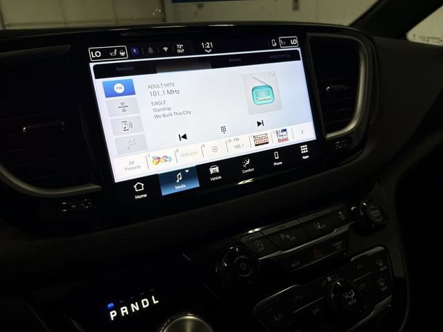 2025 Chrysler Pacifica Select - Photo 25