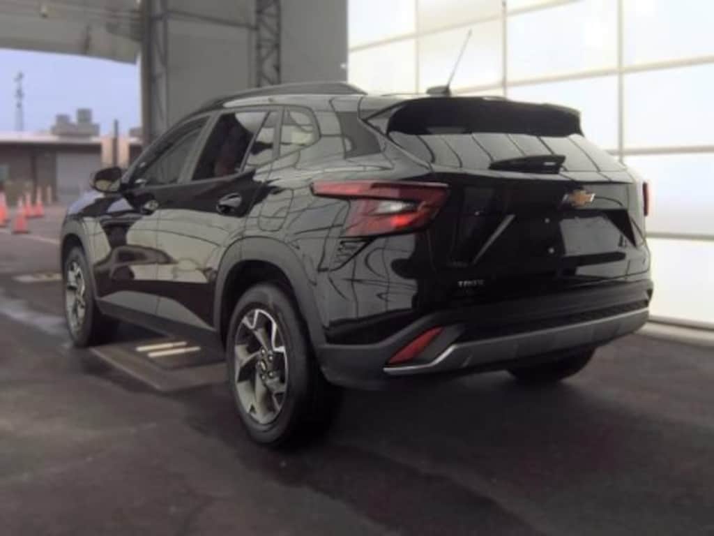 Used 2025 Chevrolet Trax LT SUV