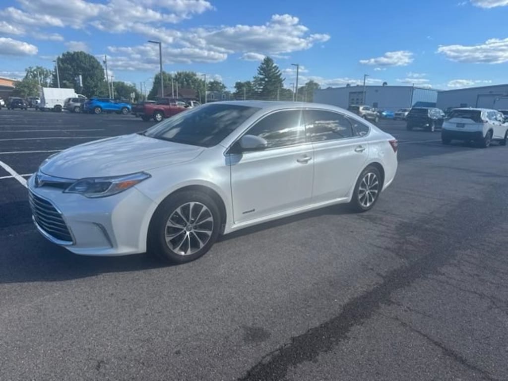 Used 2017 Toyota Avalon Hybrid XLE Premium Sedan