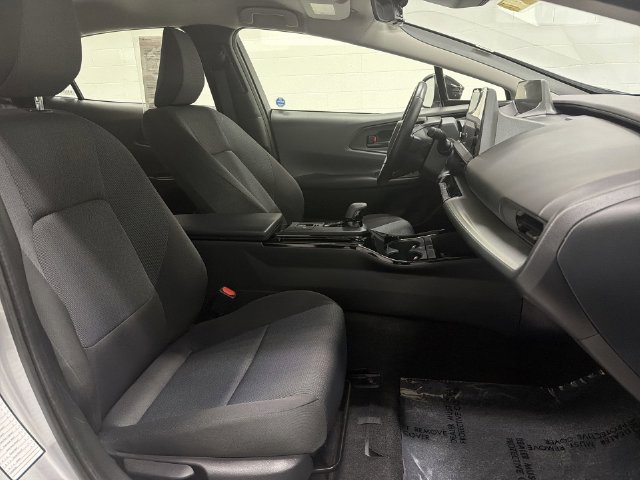 2025 Toyota Prius LE - Photo 17