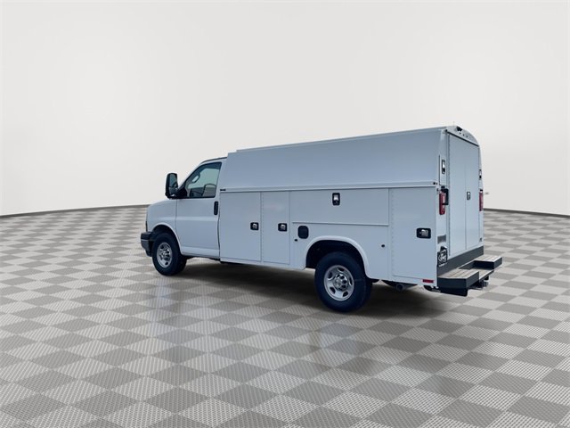 2025 Chevrolet Express Cutaway 3500 photo 3