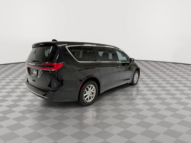 2025 Chrysler Pacifica Select - Photo 11