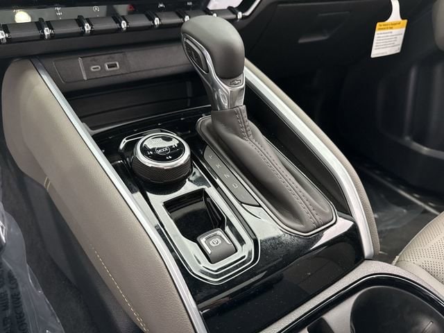 2025 Chevrolet Colorado ZR2 - Photo 17
