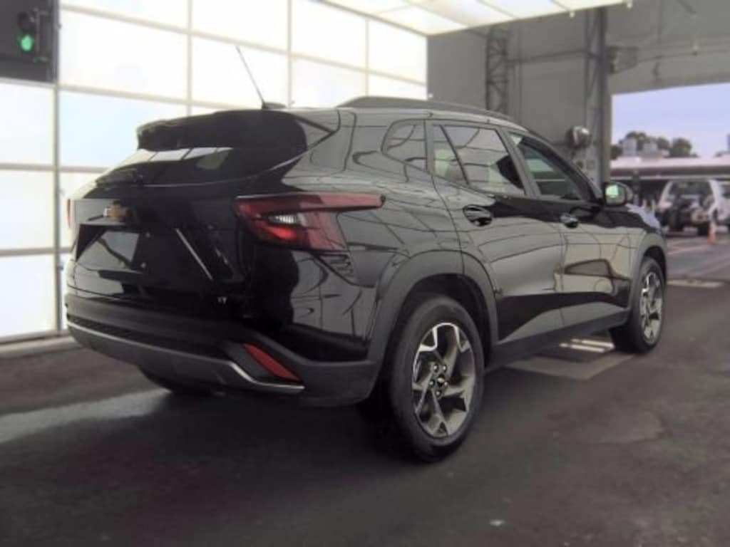 Used 2025 Chevrolet Trax LT SUV